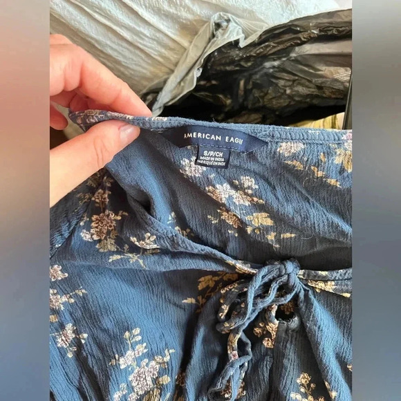 American Eagle - Cropped Floral Flowy Blouse - Picture 2 of 3